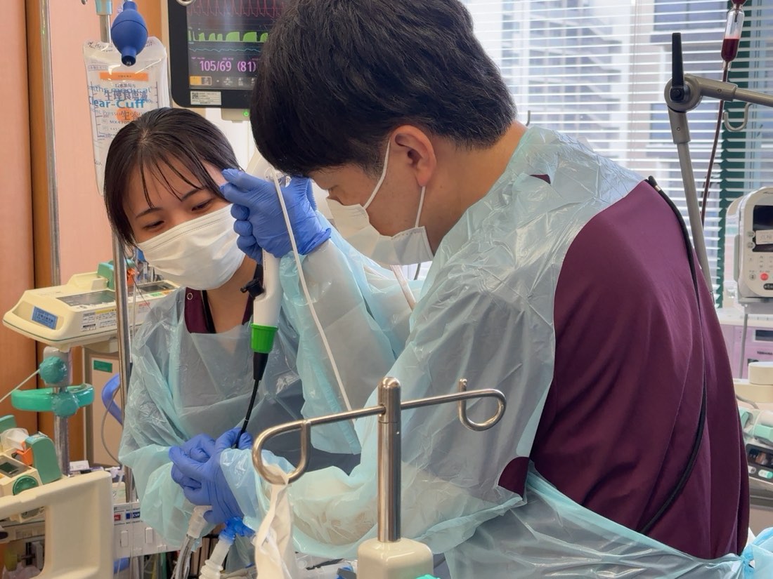 シミュレーターでの気管挿管トレーニング